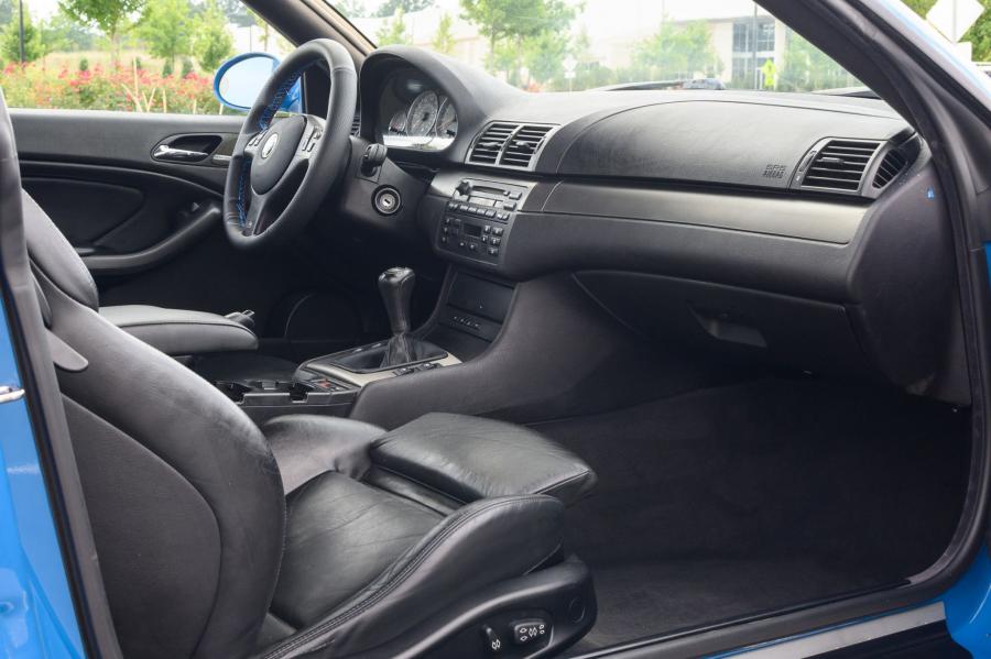 Интерьер BMW M3 Coupe Laguna Seca Blue (E46) 2004 года  (фото 36 из 60)